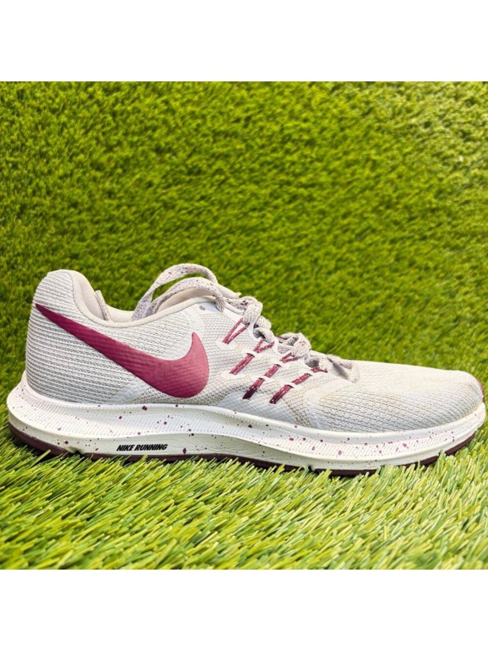 Nike Run Swift SE Womens Size 8 Gray Maroon Athletic Running Shoes Sneakers